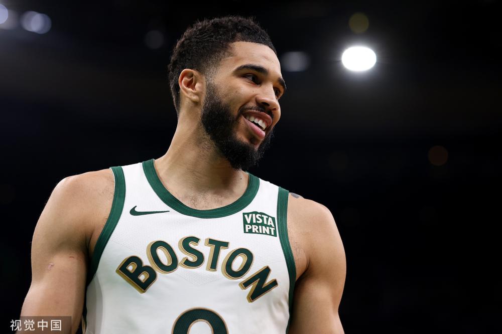 足球场上的 足球场上的